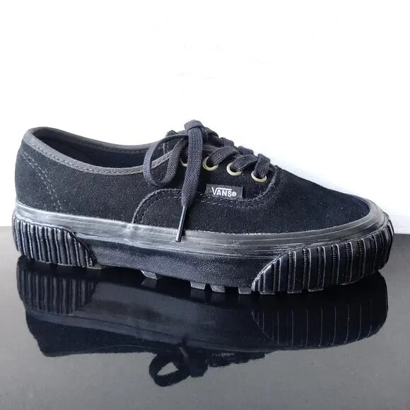 国内配送 VANS AUTHENTIC SUEDE BLACK/BLACK Customs Authentic Suede Shoe in Customs | Vans
