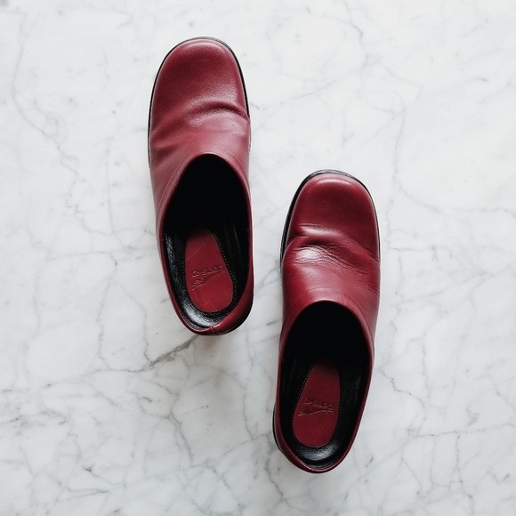 $130 Dansko Maroon Red Leather + Black Clogs - 38