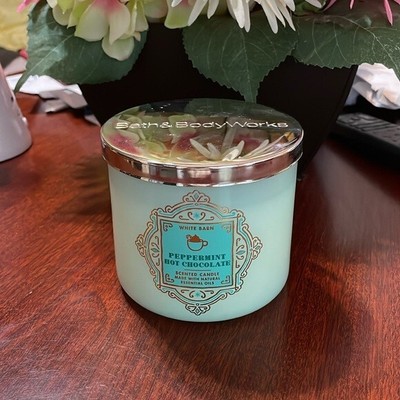 Bath and Body Works/ White Barn Peppermint Hot Chocolate 3 Wick Candle - New
