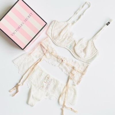 32D MEDIUM Victoria s Secret 3PCS bridal bra set thong panties garter belt