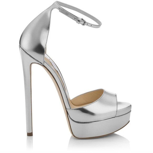 【OMMO】PADDING TONG SANDAL SILVER Metallic padded sandals in silver - Ganni | Mytheresa