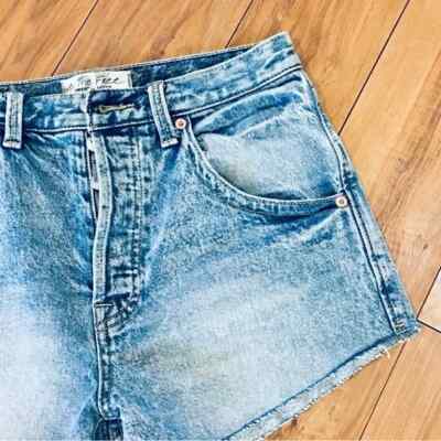 We the Free People button fly denim jean shorts stonewashed 4 summer distressed