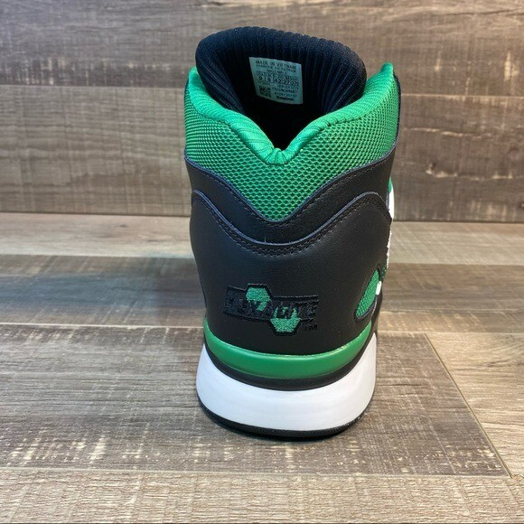 Pre-owned Reebok Pump Omni Zone Ii Basketball Shoes ‘black Green'