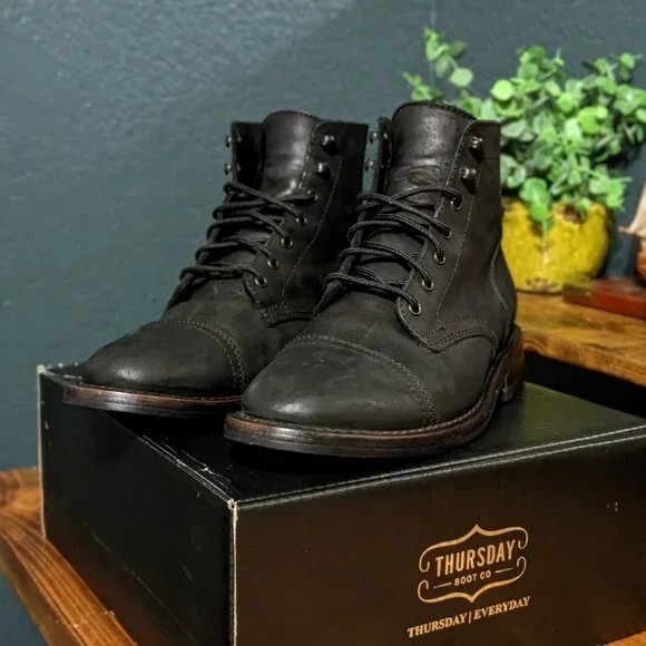 8.5 Mens, Matte Black Captain Lightly Worn Rugged & Resilient
