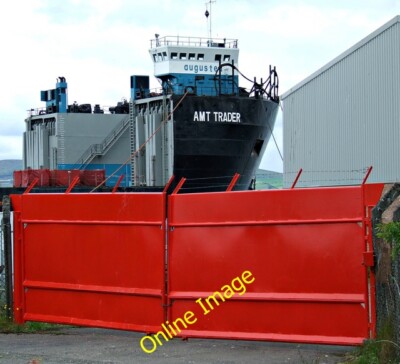 Photo 6x4 AMT Trader at Port Glasgow The large barge is berthed at Newark c2014