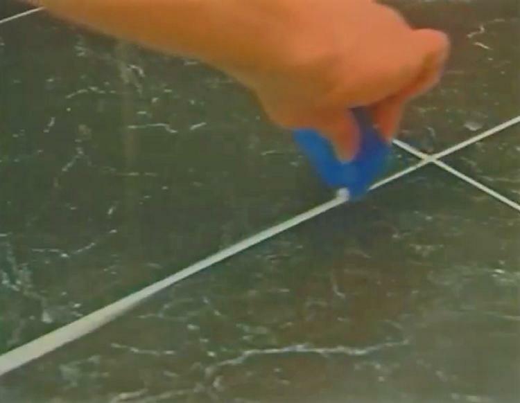 DAP PRO 4pc Caulk Refinishing Tool Kit WITH WHITE CAULK