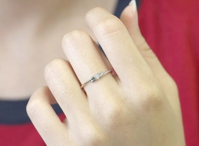 14K 2 Diamond Overlap Band