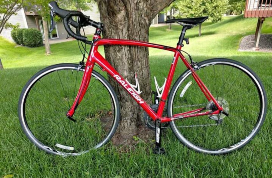 Raleigh Road Bike...Only 150 miles!!!!2015 Raleigh Revenio 3.0 56cm