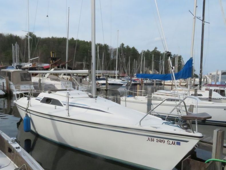 Hunter 26.5 Sailboat - Family Cruiser - Very Clean - NO RESERVE