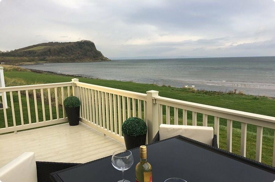 LUXURY CARAVAN HIRE CRAIG TARA AYRSHIRE FANTASTIC SEA VIEWS VERANDA