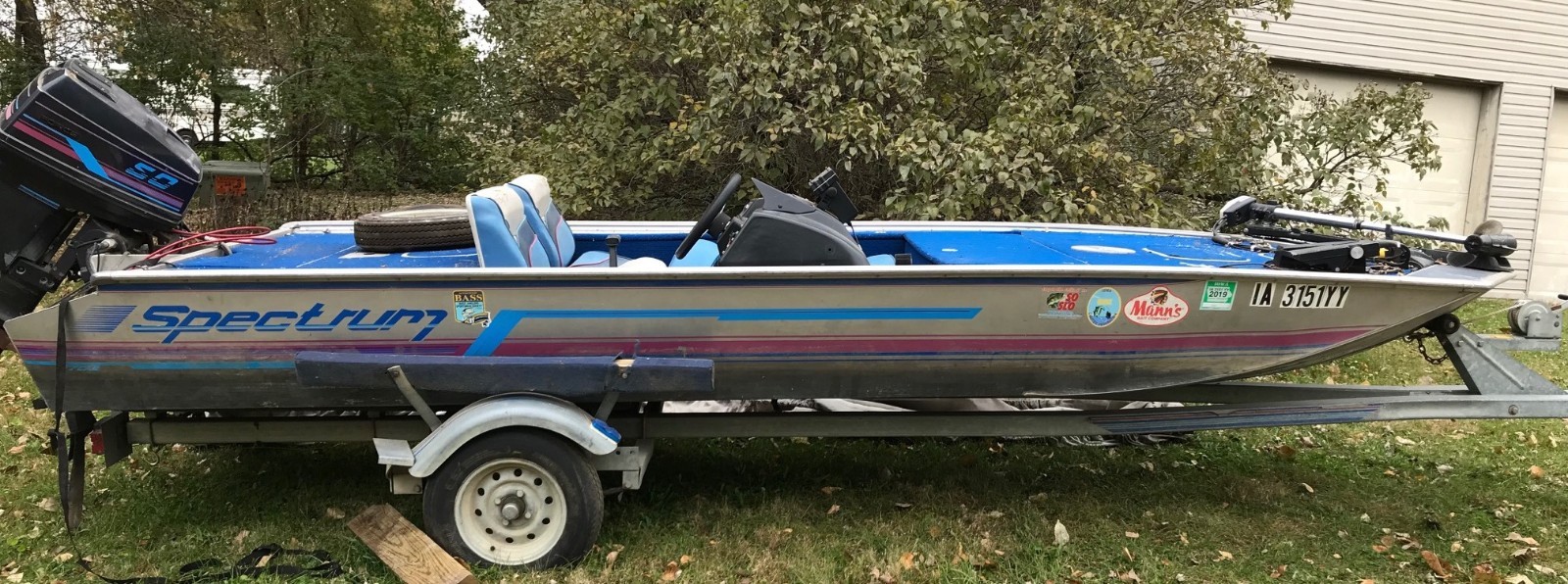 1989 Spectrum 16'7" Aluminum Bass Boat & Trailer - Iowa