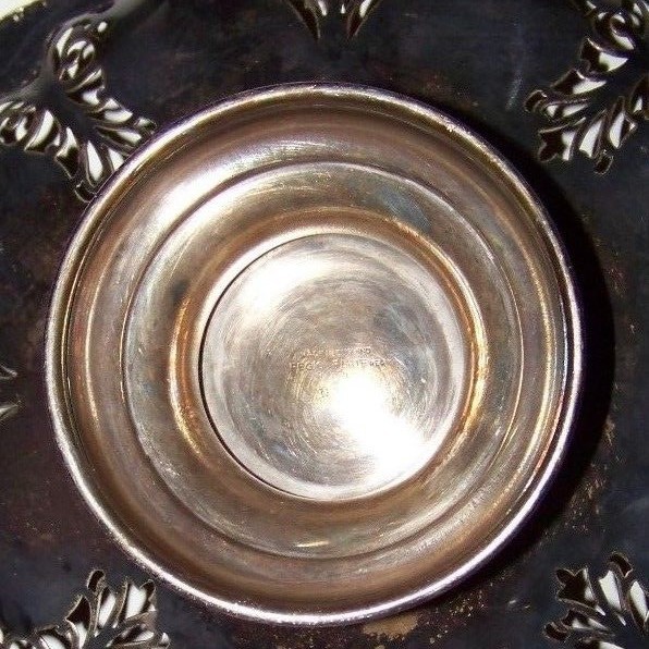 Vintage SILVER PLATED BASKET w/handle made  ENGLAND  REGIS plate E.P.N.S - N 521