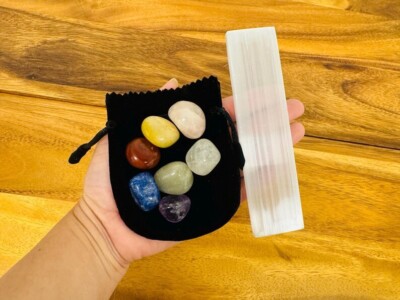 7 Chakra Stones Set with 6'' Selenite Charging Station Plate, Healing Crystals