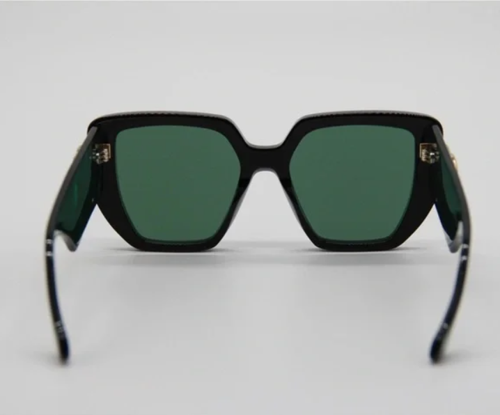 Pre-owned Gucci Gg0956s Oversized Black And Green Sunglasses