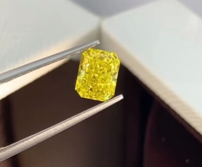 4 Ct Certified Natural Radiant Cut Yellow Diamond D Grade VVS1 + 1 Free Gift