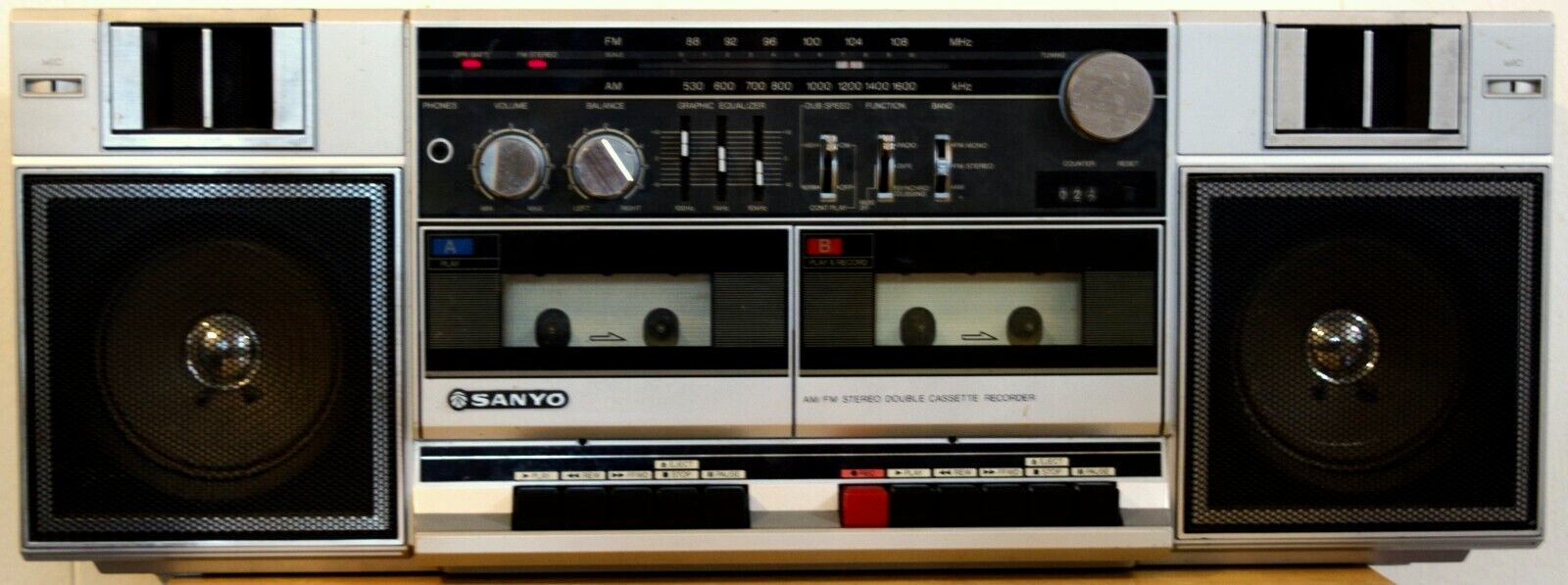 Vintage Mid-'80s Sanyo MW 220 Dual Cassette Recorder Vintage Mid-'80s Sanyo MW 220 Dual Cassette Recorder
