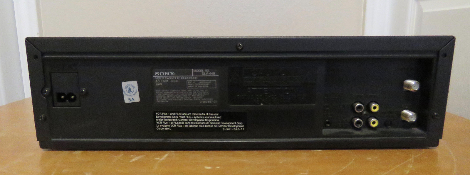 Sony SLV-440 4 Head VHS VCR Video Cassette Player/Recorder w/Remote