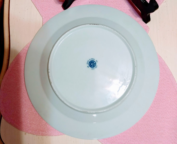 Vintage Chinese Asian japanese China plate, white blue couple scenery EC