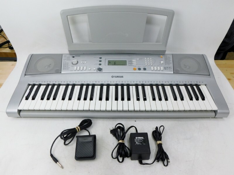 Great Condition Yamaha YPT300 61Key Electronic Piano Keyboard 99