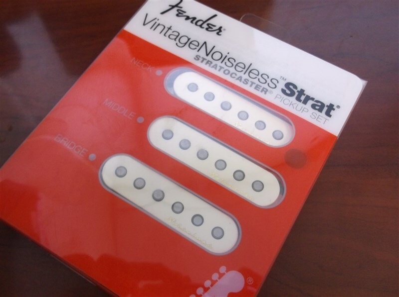 NEW - Fender Stratocaster Vintage Noiseless Pickup Set AGED