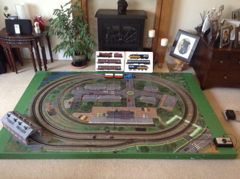 Hornby 3 train 6x4 layout | in Chalfont St Peter 