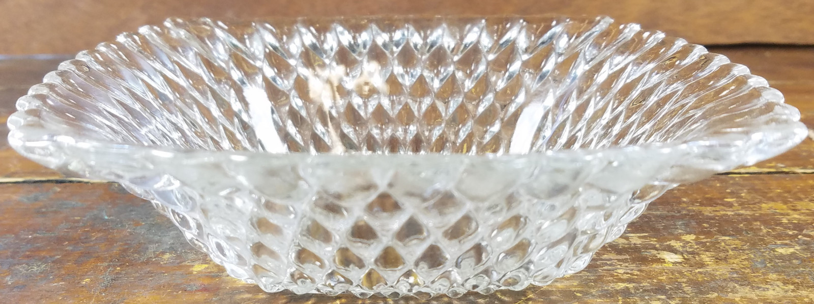 CRYSTAL CLEAR GLASS DIAMOND POINT PATTERN NUT CANDY DISH BOWL