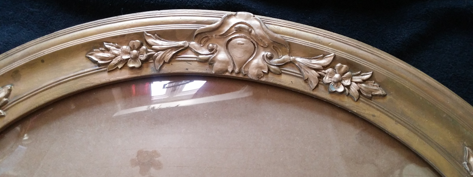 Antique Victorian Gold Wood & Floral Gesso Oval Picture Frame w/Convex Glass