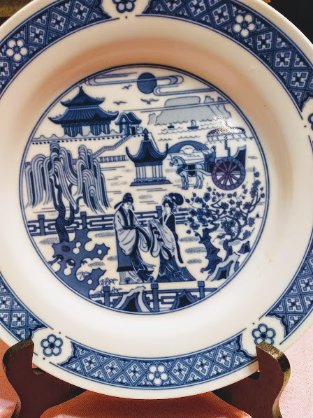 Vintage Chinese Asian japanese China plate, white blue couple scenery EC