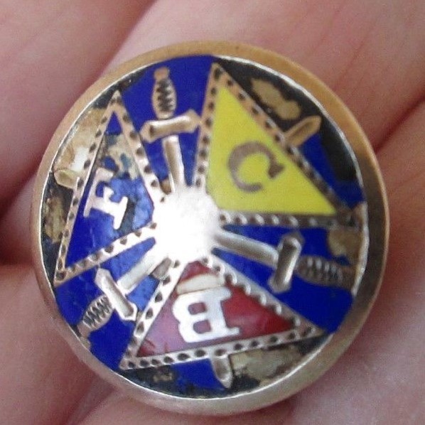 ANTIQUE VTG KNIGHTS OF PYTHIAS FSB ENAMEL CLASP BACK PIN RED YELLOW & BLUE BADGE