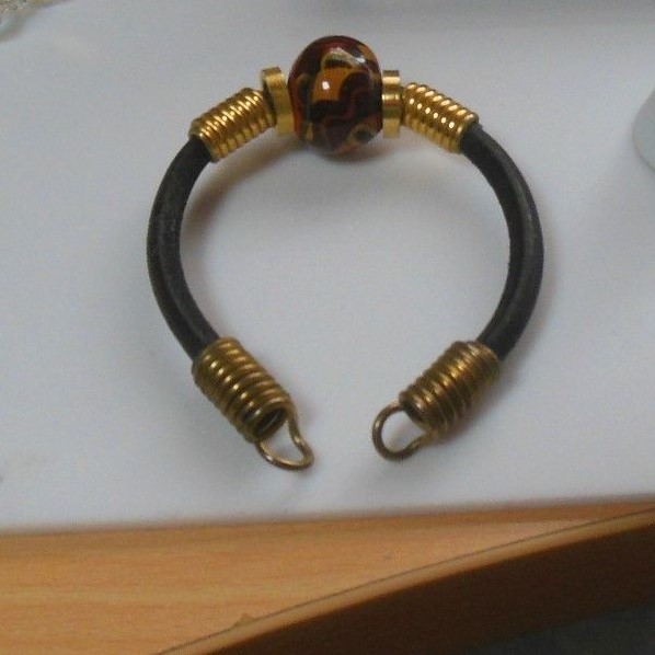 Vintage Ceramic Bead,Gold-tone Coiled Wire Metal Hook Bracelet