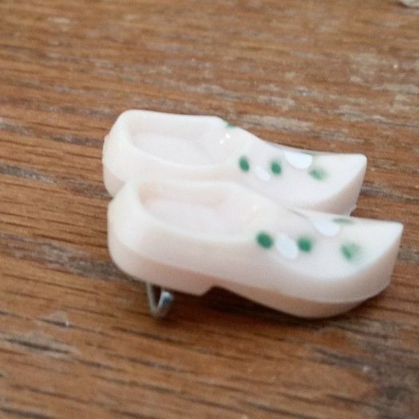 Vintage Plastic Dutch Clogs Pin/Brooch -Peachy Pink
