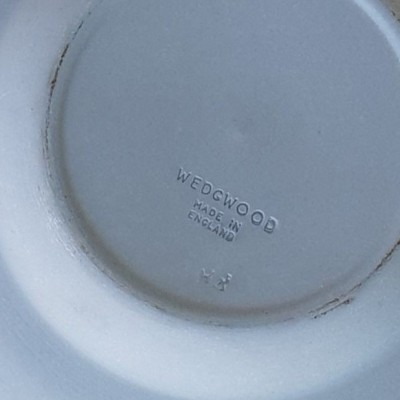 Wedgwood made in England  jasperware blue cream pottery dish 4 1/4