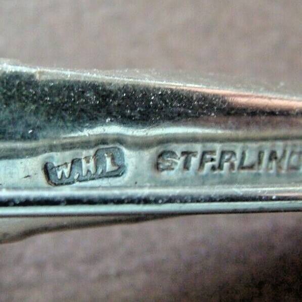 W.H.L. CHESTER DIRK KILT SASH STERLING SILVER AGATE SCOTTISH CELTIC PIN