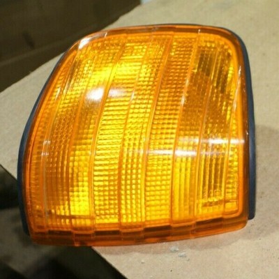 1//76-1//85 Blinker gelb rechts MERCEDES W123 sedan 200-280E