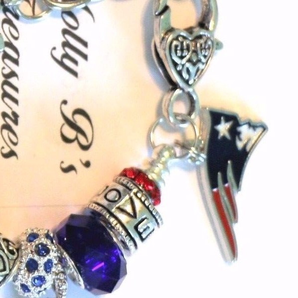 NEW ENGLAND PATRIOTS HANDMADE FOOTBALL CHARM BRACELET 7 1/2