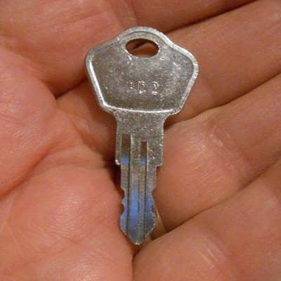 Vintage Old Original Sentry Safe Security Bright Finish Double Sided Key # 3C2 