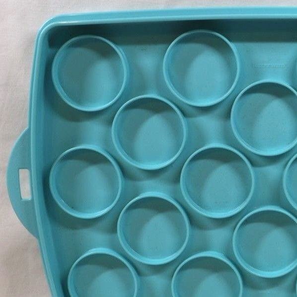 Tupperware Cake Taker Cupcake Carrier Aqua Lt Blue Rectangular Flip Base 3861A-1