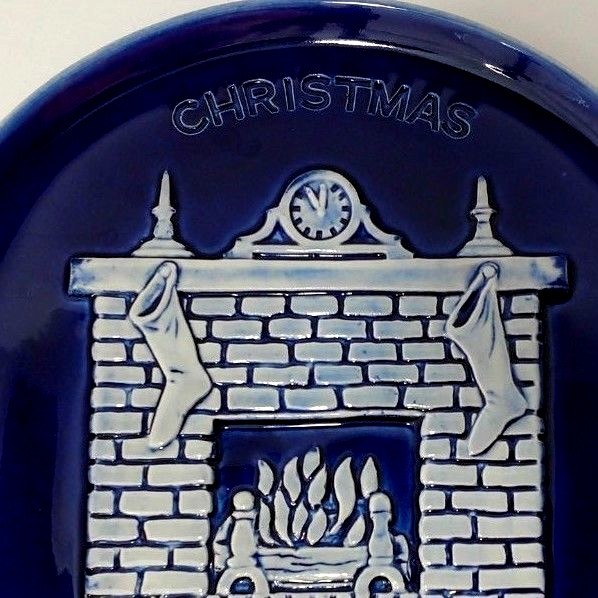 Royal Rockwood Christmas Plate Limited Edition 1972 England Cobalt Blue & White