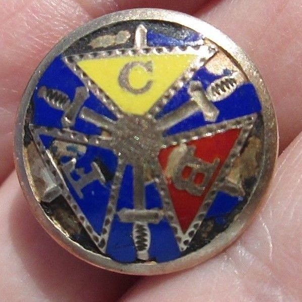 ANTIQUE VTG KNIGHTS OF PYTHIAS FSB ENAMEL CLASP BACK PIN RED YELLOW & BLUE BADGE