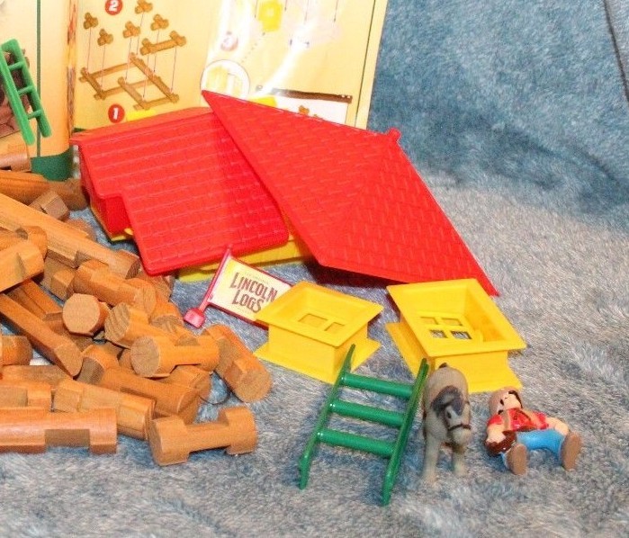 HasbroThe Original Lincoln Logs Frontier Junction Building Complete Set 2006