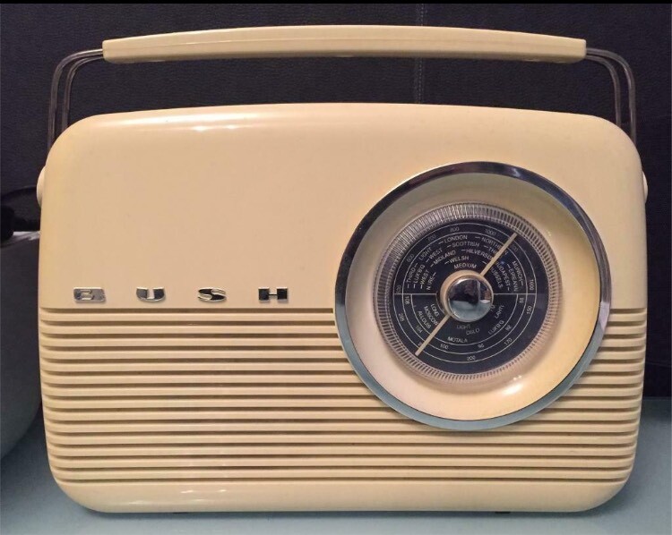 RADIO BUSH TR82 Vintage The Real Thing Battery Or Cable Compact Ariel