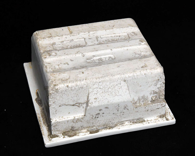 VINTAGE CERAMIC PORCELAIN TOILET PAPER HOLDER RECLAIMED WALL INSERT