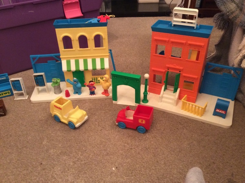 Vintage Sesame Street Tyco House Garage Cars Characters in Dunnington