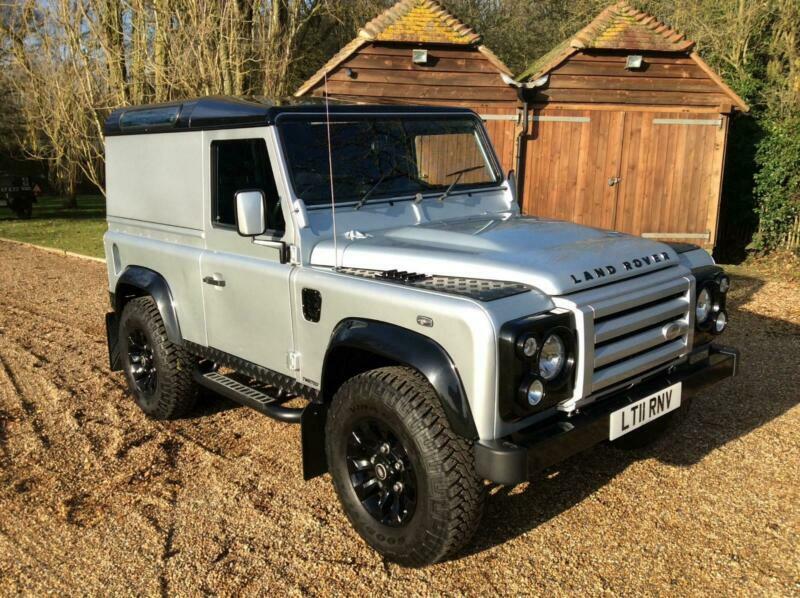 Land rover defender 2011
