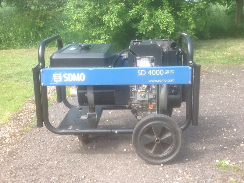 Генератор 4000 sdmo