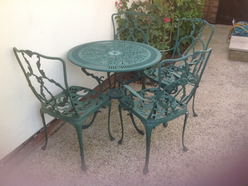 cast aluminium table and 4 chairs