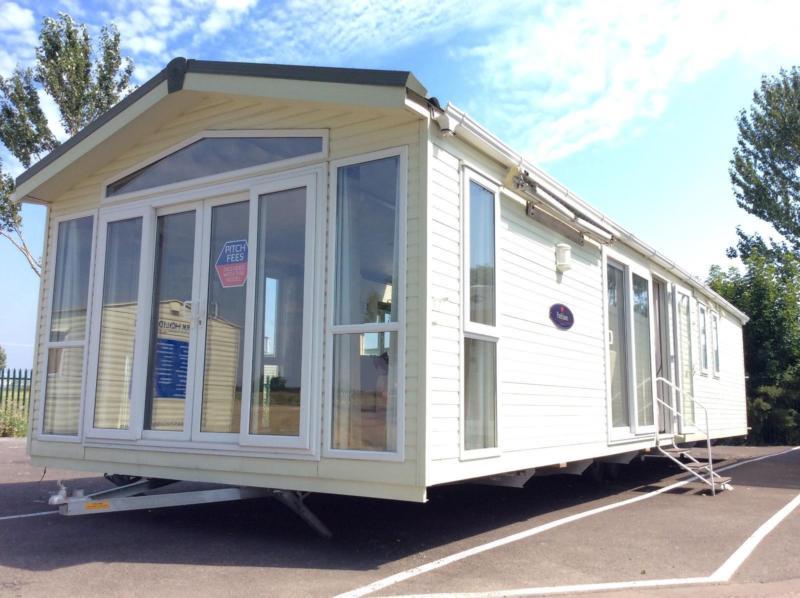 Static Caravan ClactononSea Essex 2 Bedrooms 6 Berth Pemberton Park Lane 2012 in St Osyth