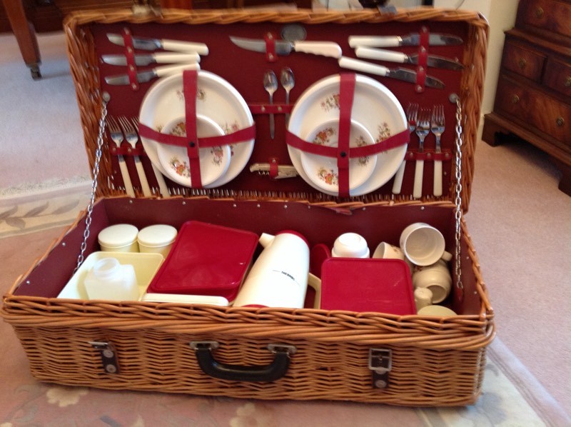 Picnic hamper in Burnham, Berkshire Gumtree