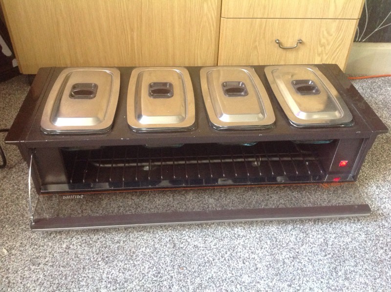 Philips tabletop hostess food warmer / buffet server in Plymouth