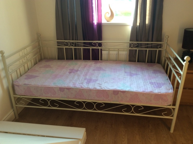 Dunelm day bed in Knottingley, West Yorkshire Gumtree